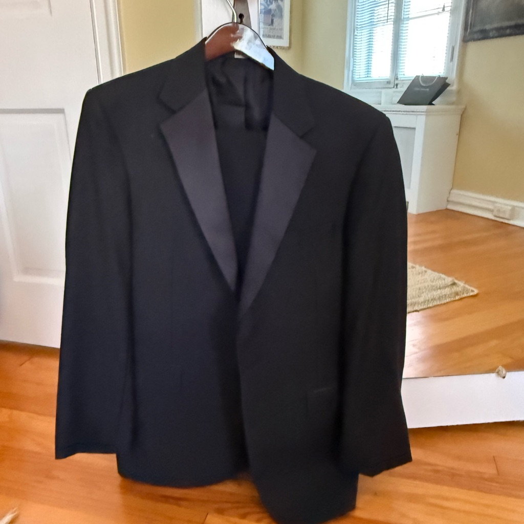 Jos A Bank - Full Tuxedo - 39r - $80